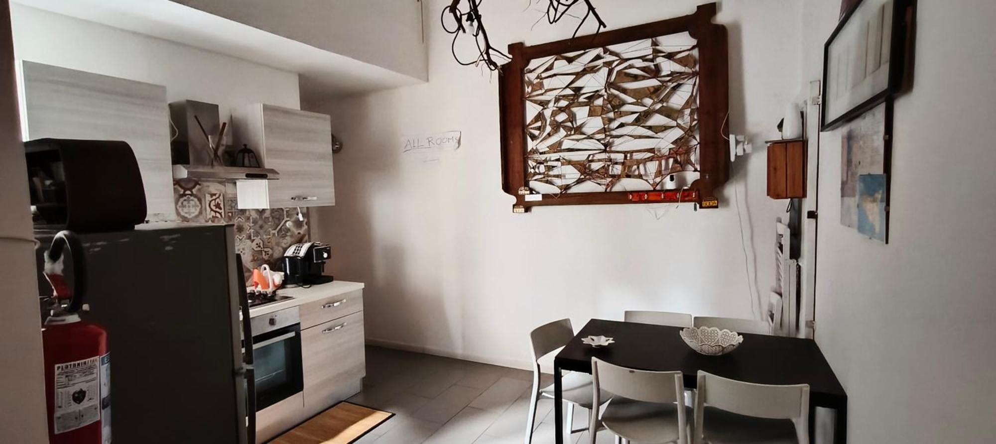 Downtown Art In Town Couette-café *